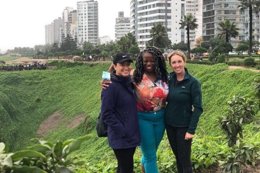 Lima Bike Tour Miraflores - Barranco + Huaca Pucllana!