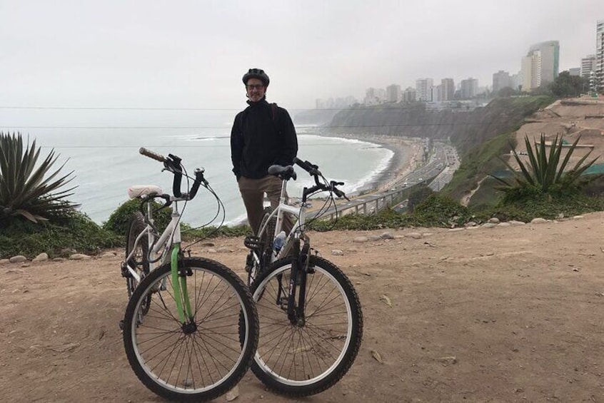 Lima Bike Tour Miraflores - Barranco + Huaca Pucllana!