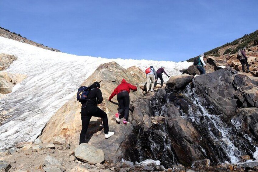 Glacier Hiking & Geothermal Cave Pools + Pictures Day Tour in Idaho Springs