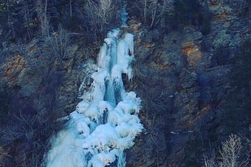 Glacier Hiking & Geothermal Cave Pools + Pictures Day Tour in Idaho Springs