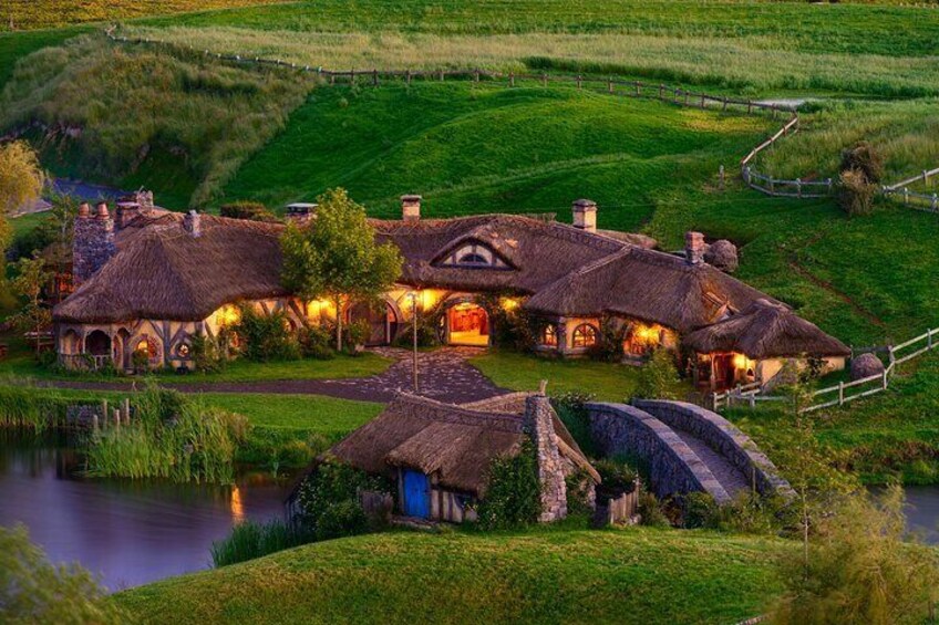 Hobbiton Movie Set with Te Puia Day Tour 