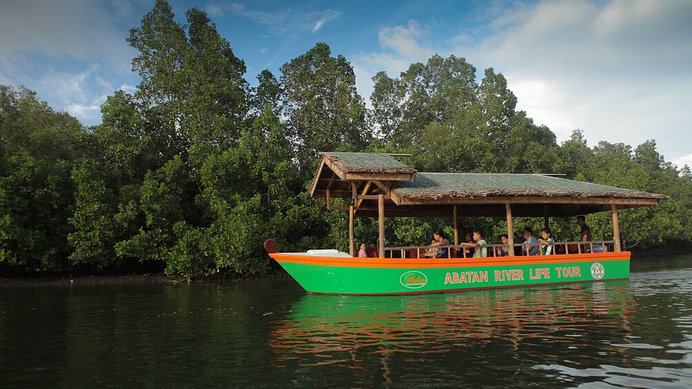 Boat departing to watch fireflies in Bohol