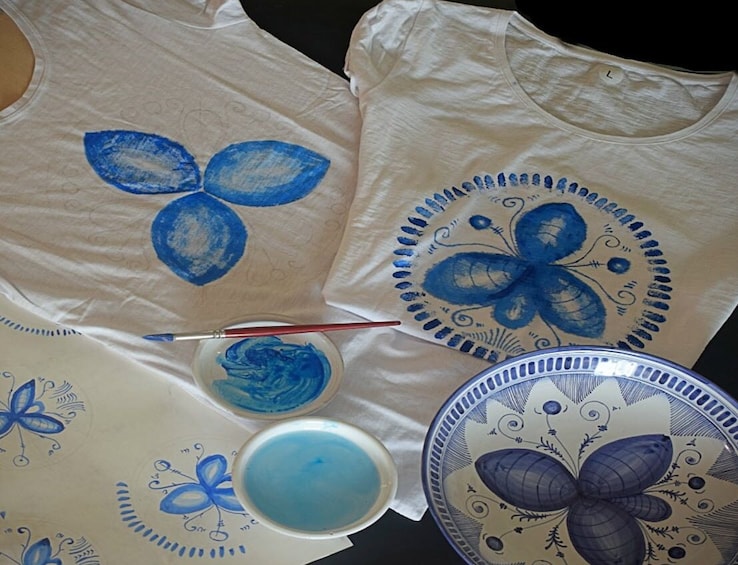 T-Shirt painting workshop with a local artisan