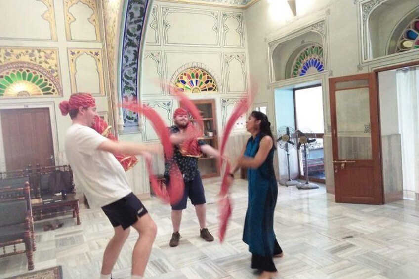 Bollywood Dance Class - Shimmy, shake and groove with Hindi Movie hits !
