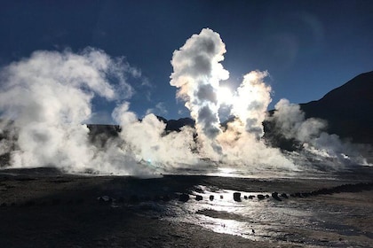 Tour in kleiner Gruppe zum Tatio Geysers Machuca Village und zum Rio Putana...