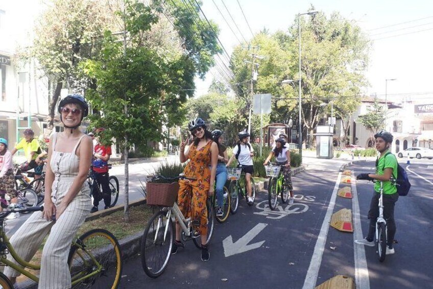 Mexico City Bike Tour: Coyoacan and Frida Kahlo Museum ENTRANCE INCLUDED