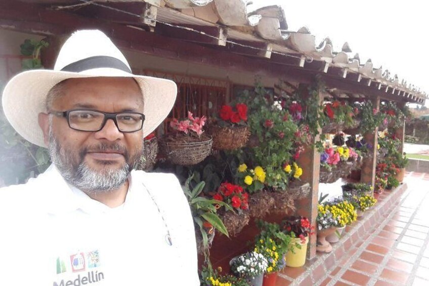 Santa Elena trip: Silleteros and Flower Farm Cultural Tour