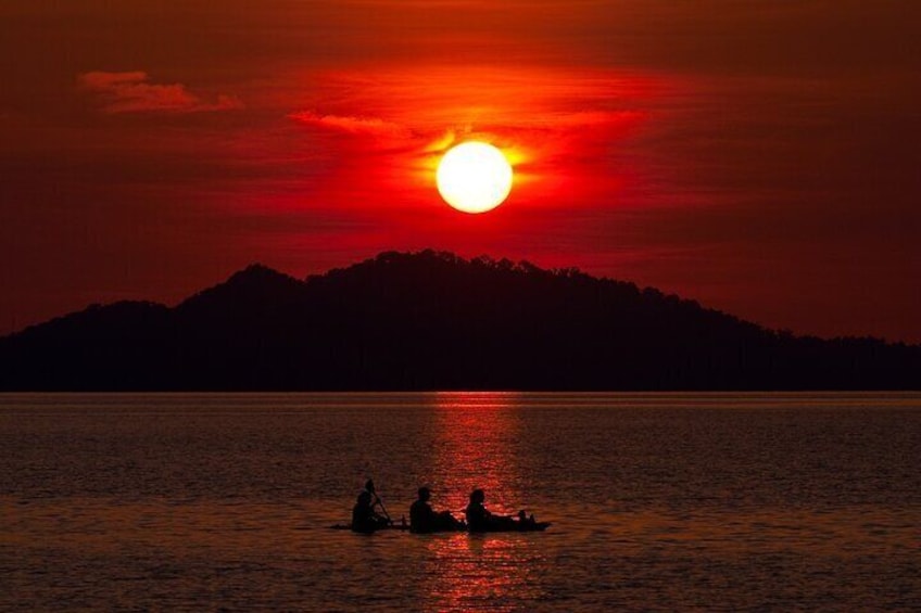 Illuminated Night Kayaking at the Elysian Resort