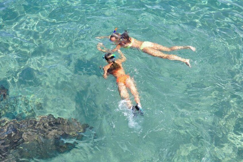 2 Snorkelers having fun 