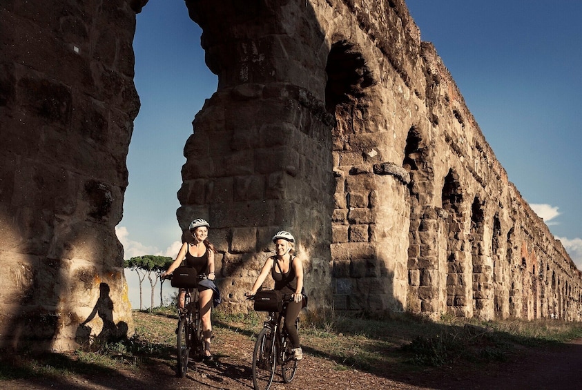 4,5-h E-Bike Tour Appian Way, Aqueducts & Caffarella Park