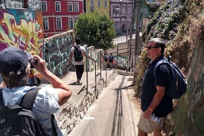 Shore Excursion: Valpo in 1 day! Semi-private walking tour & public transport