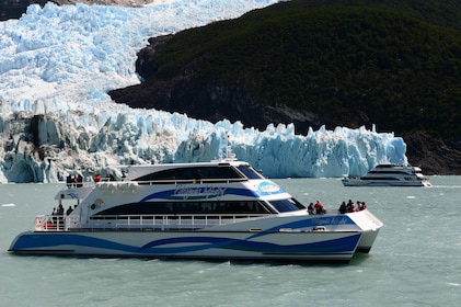 Kokopäiväristeily El Calafatesta 1 pysähdyksen jälkeen (All Glaciers Cruise...