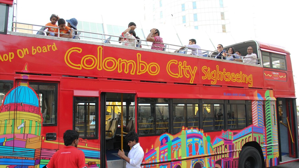 Sightseeing bus in Colombo