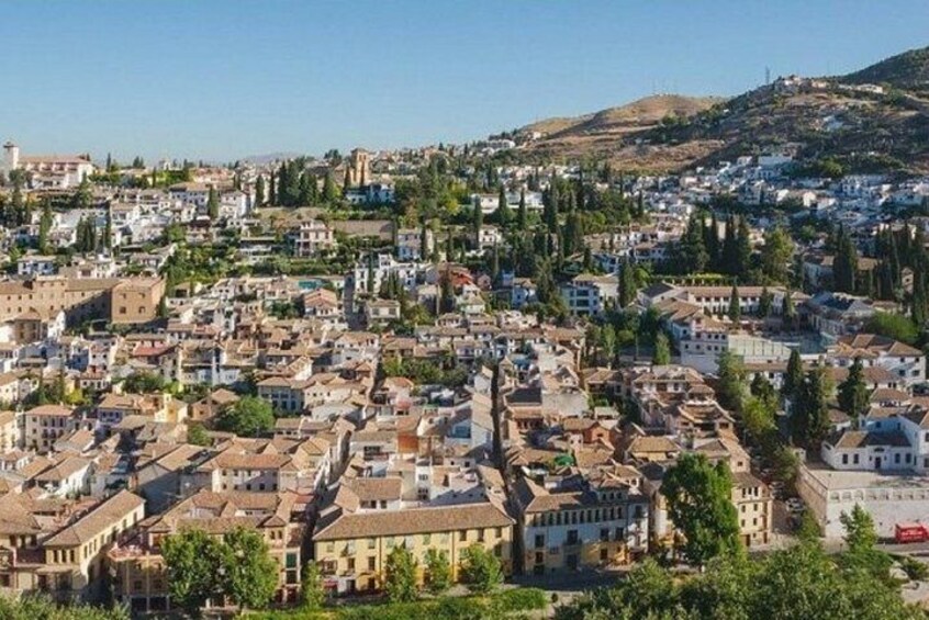 Panoramic Private Guided Tour by Car with Photo Stops in Granada