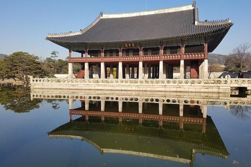 Morning Walking Tour: Gyeongbokgung Palace and Bukchon Hanok Village