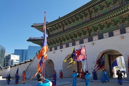 Seoul Best Rated Half-day Walking 600y Historic palace n Bukchon
