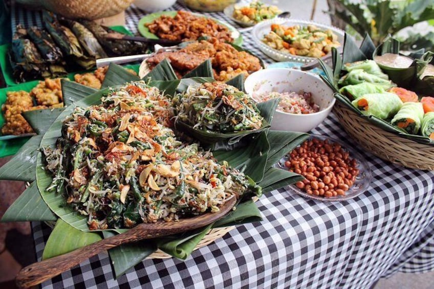 Learn to cook a Balinese meal 