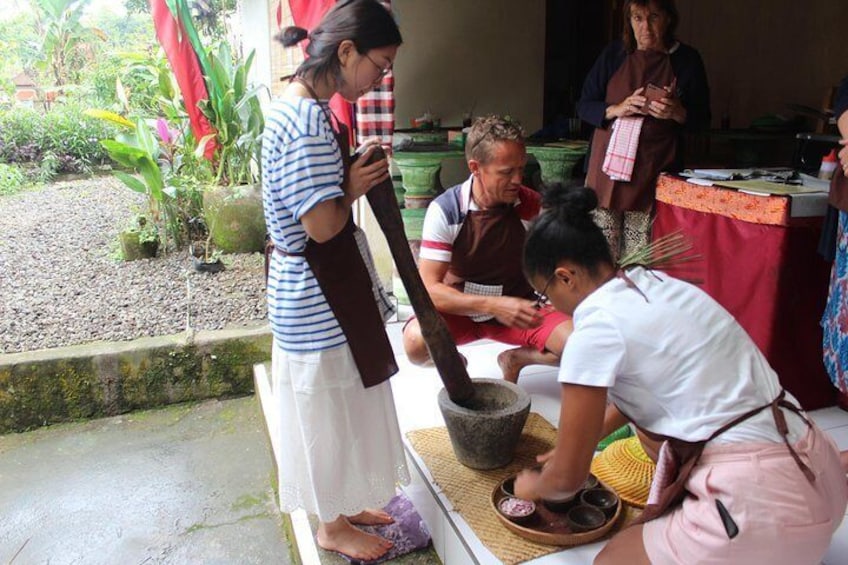 Afternoon Cooking Class and visit local rice field