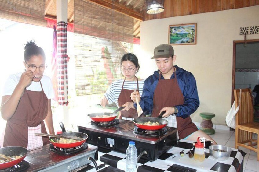 Afternoon Cooking Class and visit local rice field