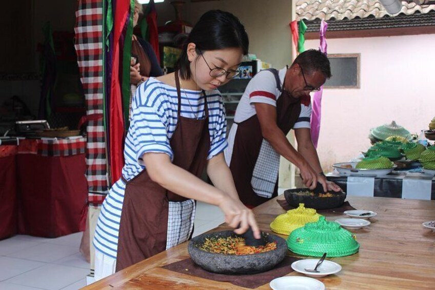 Afternoon Cooking Class and visit local rice field