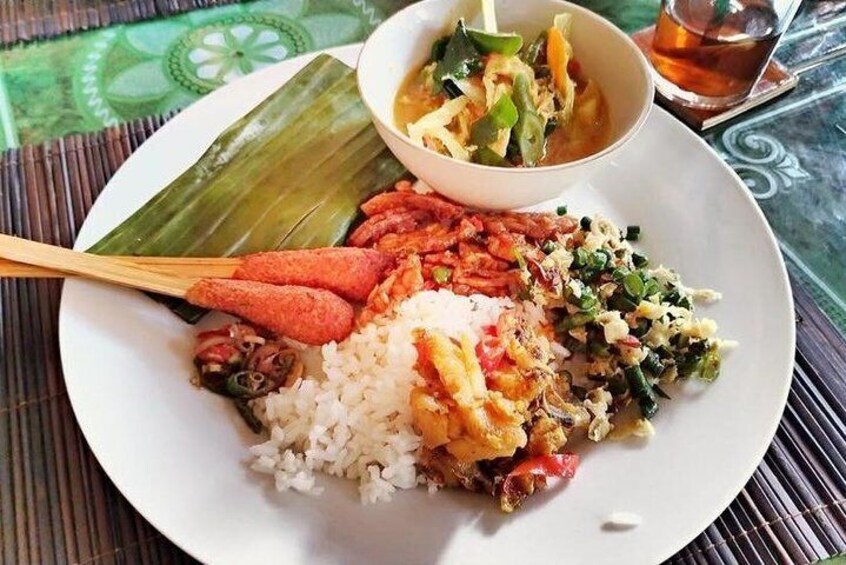 Afternoon Cooking Class and visit local rice field