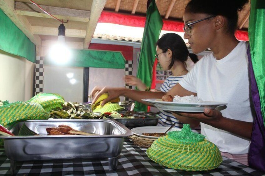 Afternoon Cooking Class and visit local rice field
