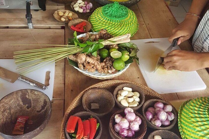 Afternoon Cooking Class and visit local rice field