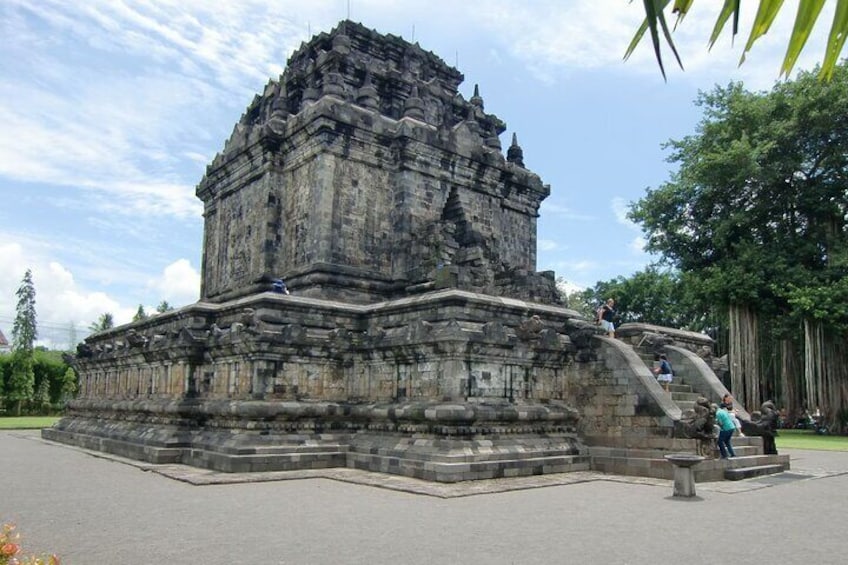 Borobudur sunrise from Setumbu hills, Mendut, Plaosan, Prambanan Temples tour