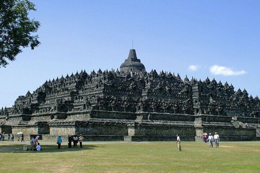 Borobudur sunrise from Setumbu hills, Mendut, Plaosan, Prambanan Temples tour