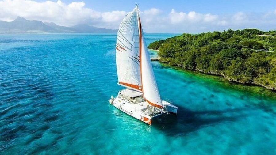 Spectacular Catamaran trip to Ile Aux Cerf with Lunch & Transfer