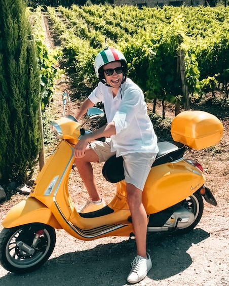 Full-Day Tour of Chianti by Vespa with Lunch from Siena
