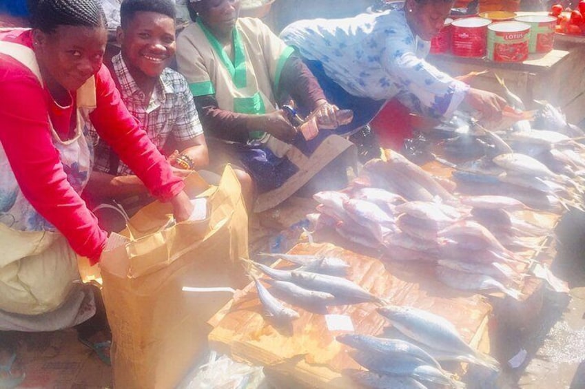 Kumasi kejetia central market tour & Local cook food classs