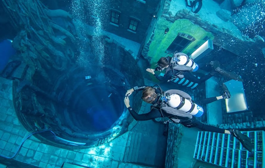 Deep Dive Dubai - Discover Scuba Diving