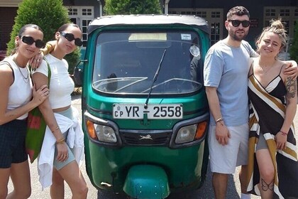 Colombo Sightseeing Private Tour by Tuk Tuk Morning OR Evening