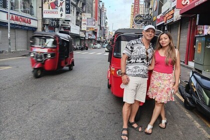 Tour privado por la ciudad de Colombo Tuk-Tuk con todas las entradas inclui...