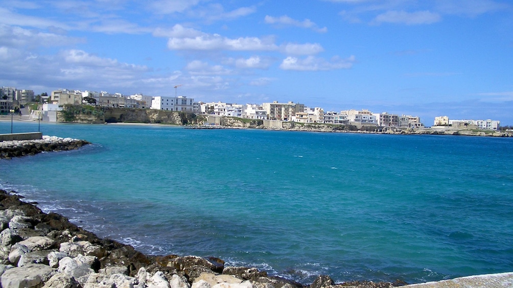 Foto 1 von 6 laden rocky beachfront of Otranto