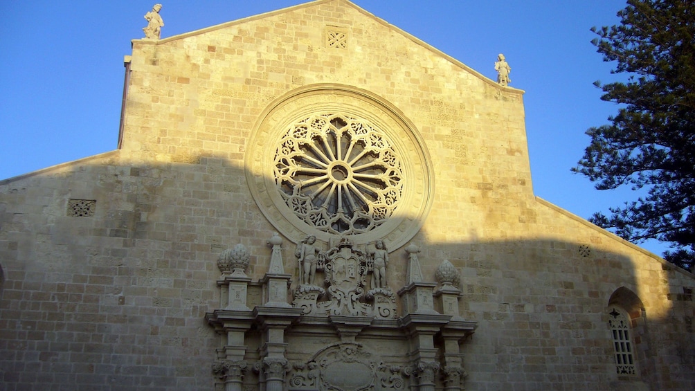 Foto 5 von 6 laden sun beaming on the Cathedral of Otranto