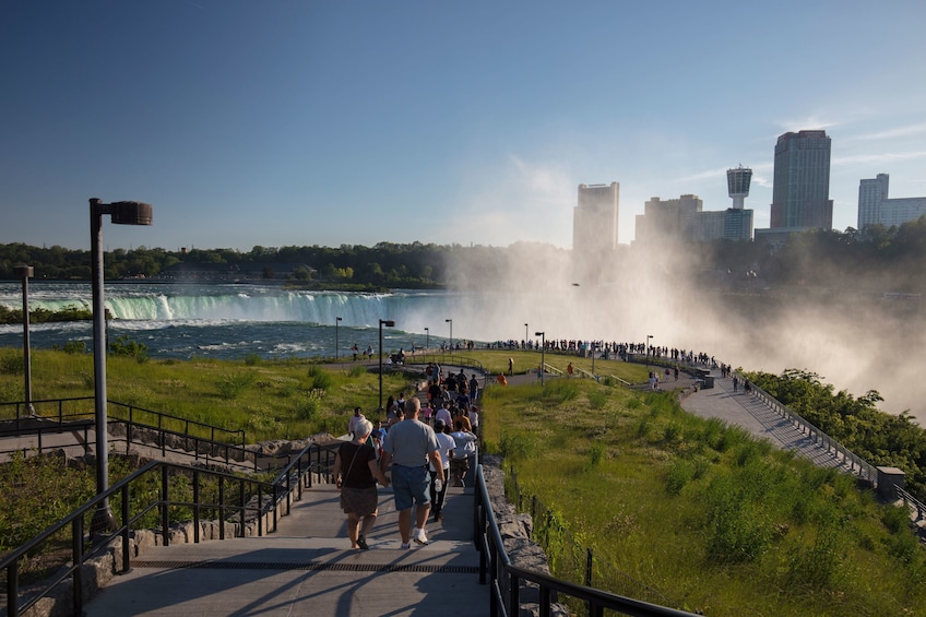 Niagara Falls, Toronto & Thousand Islands 3-Day Trip