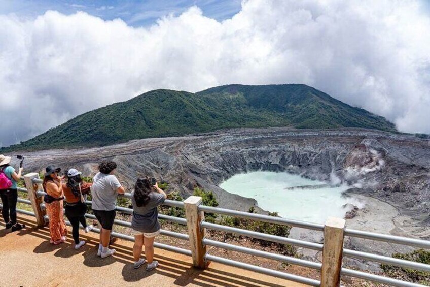 Poas Volcano-La paz Waterfall Gardens & Coffe tour PRIVATE