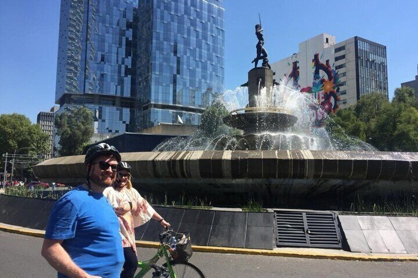 Mexico City Bike and Cultural Tour (DIEGO RIVERA`S MURALS/PAPANTLA FLYERS SHOW)