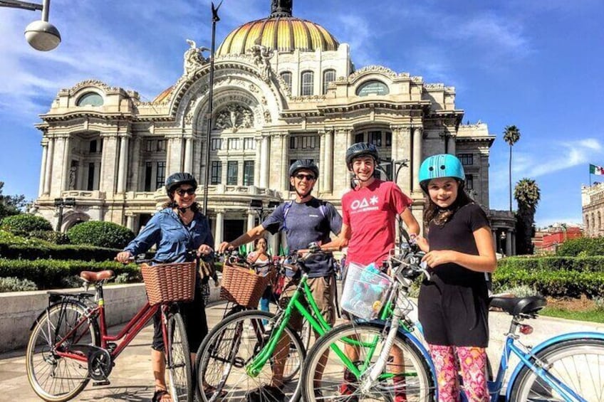 Mexico City Bike and Cultural Tour (DIEGO RIVERA`S MURALS/PAPANTLA FLYERS SHOW)