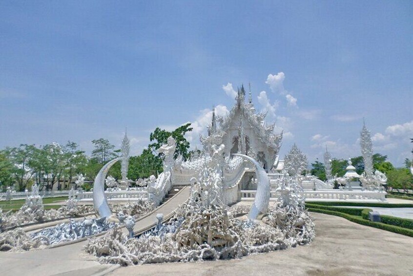 One Day Tour Chiang Rai, White Temple , Blue Temple, Black House (Private Tour)