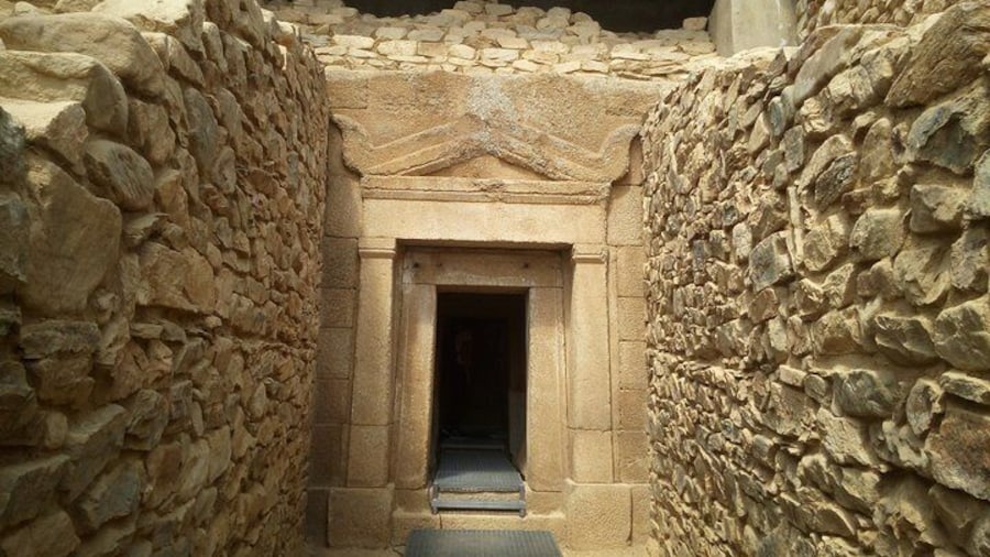 Griffon's tomb