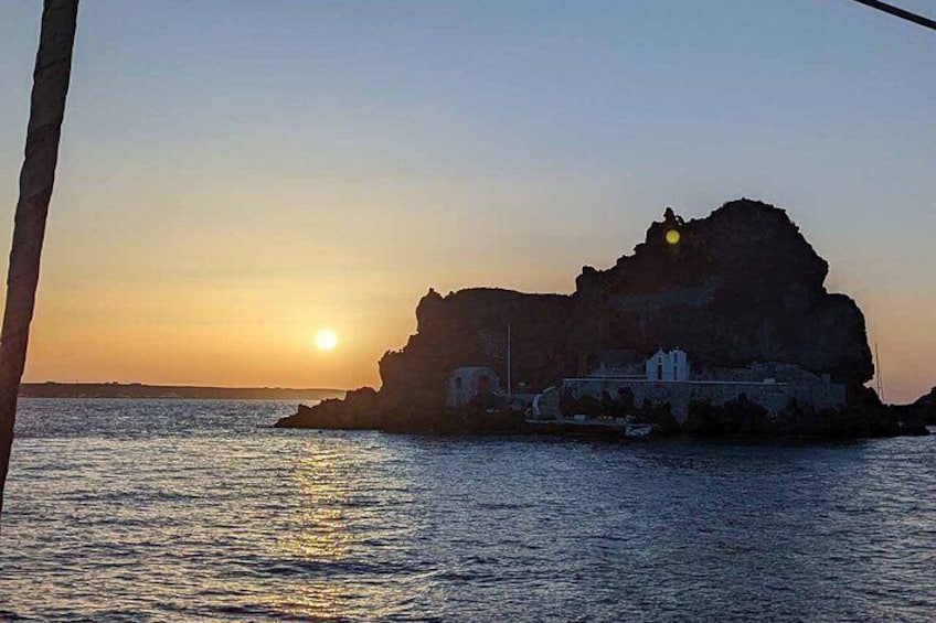 Santorini Luxury Caldera Cruise with Full Greek Meal and Sunset