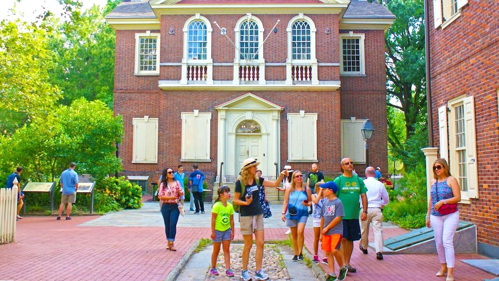 Tour group walks through historic Philadelphia