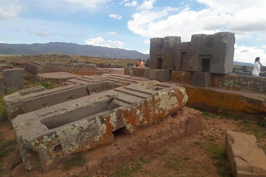 Tiwanaku & Puma Punku - Private Service.