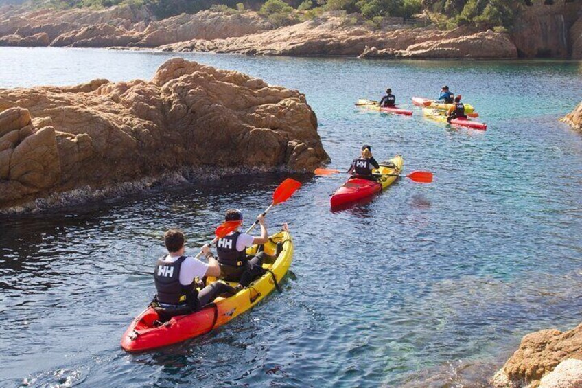 KAYAKING BETWEEN CHANELS AND ISLANDS 