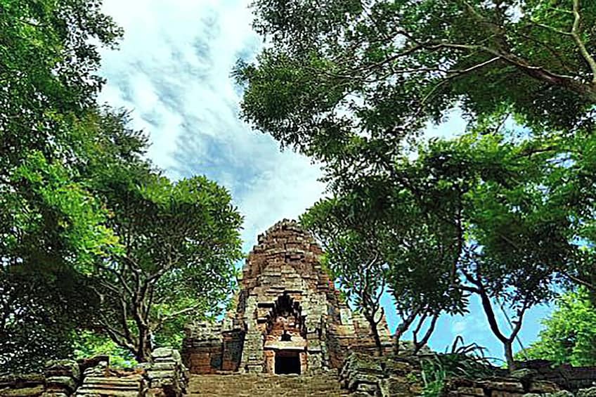 Full-day original bamboo train, Wat banan, Phnom Sampov