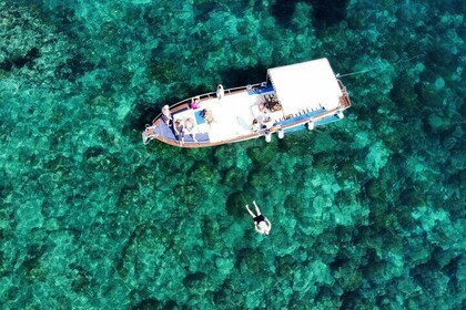 Boat Experiences With Aperitif