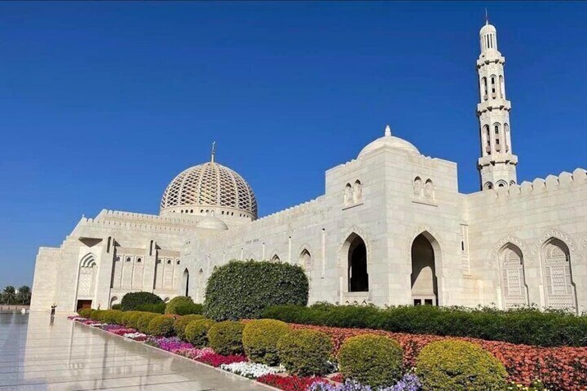 Private Day Trip to Grand Mosque & Nizwa 